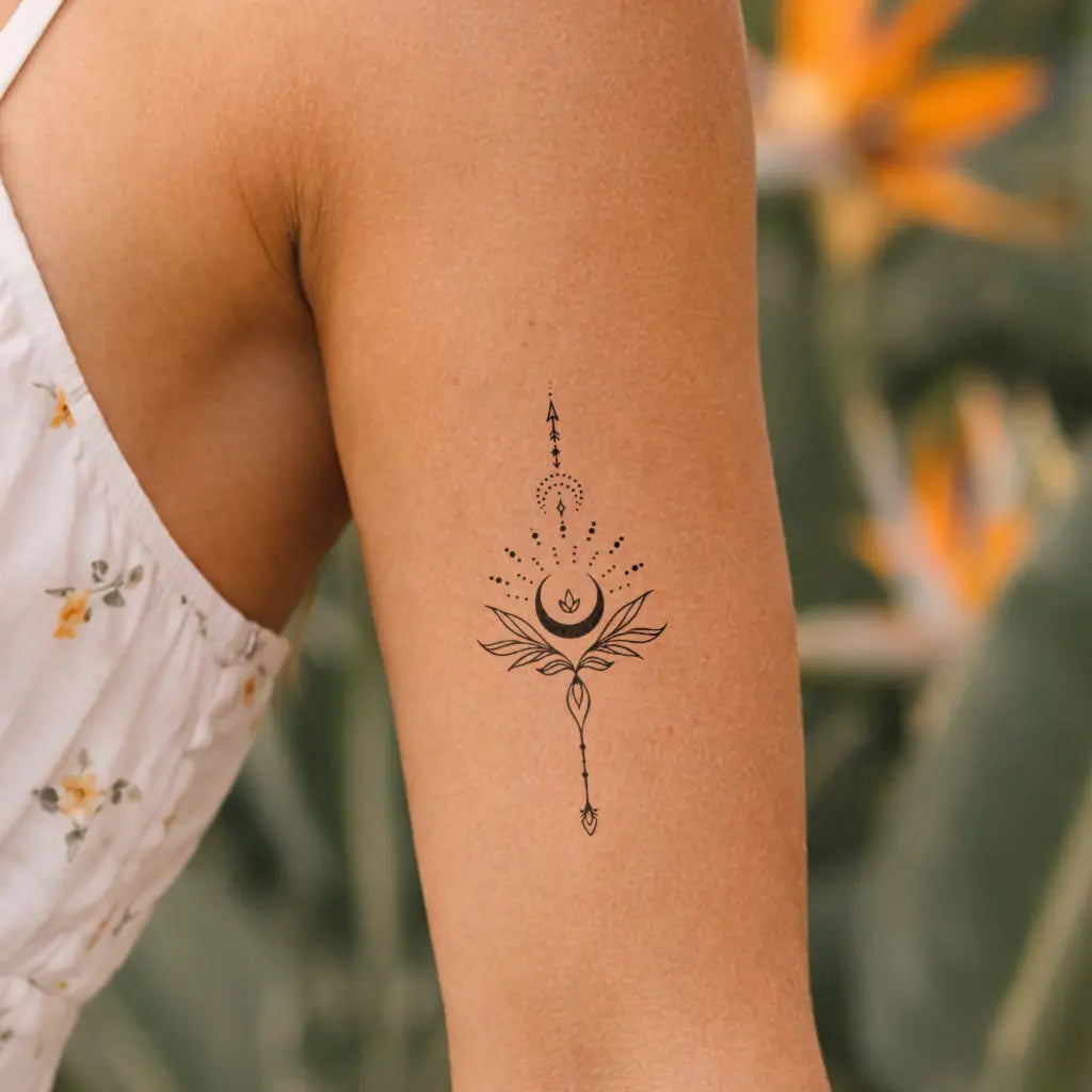 Mond Ornament Tattoo